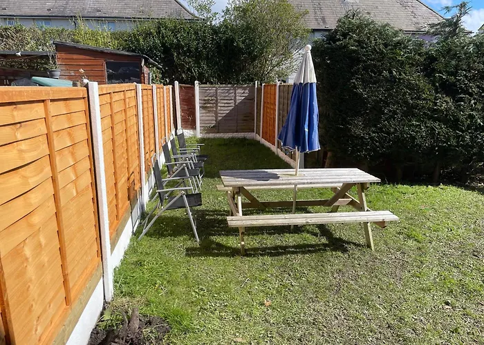 Leavesley Holiday Home